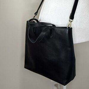 Elegant Black Leather Shoulder Bag